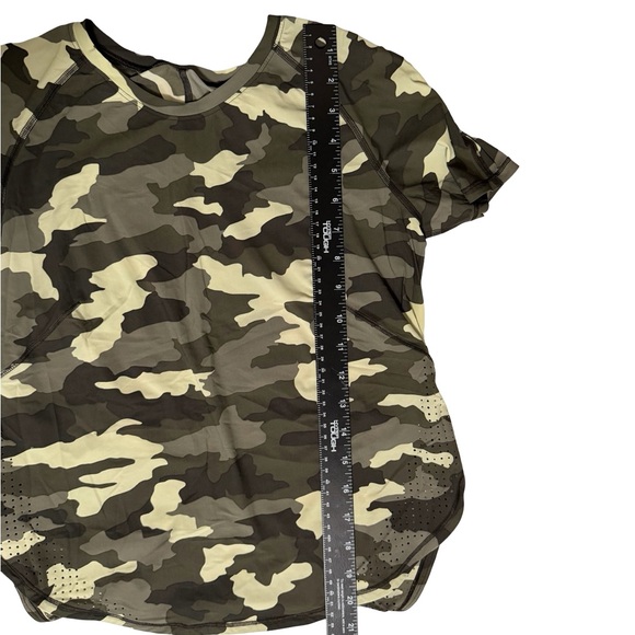 lululemon athletica Women's Short Sleeve Camo Tee - Shades of Green - Picture 4 of 4